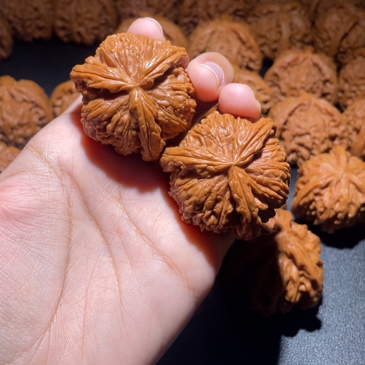 浪***吊坠桃核小妹三棱