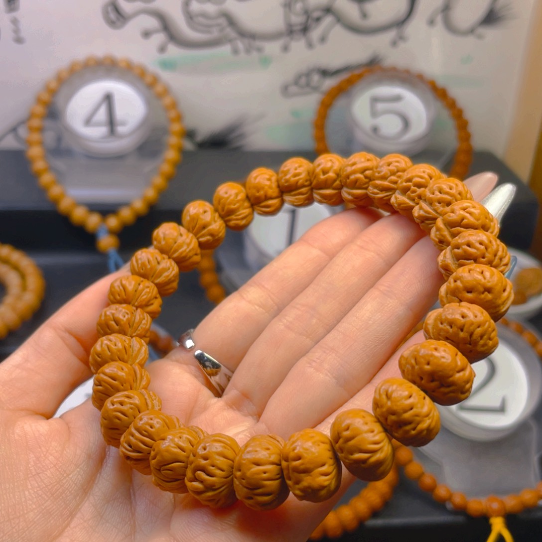 桃核吊坠1.44444444444