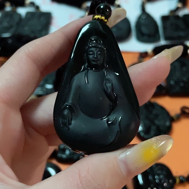 翡翠颈饰未镶嵌脸*?