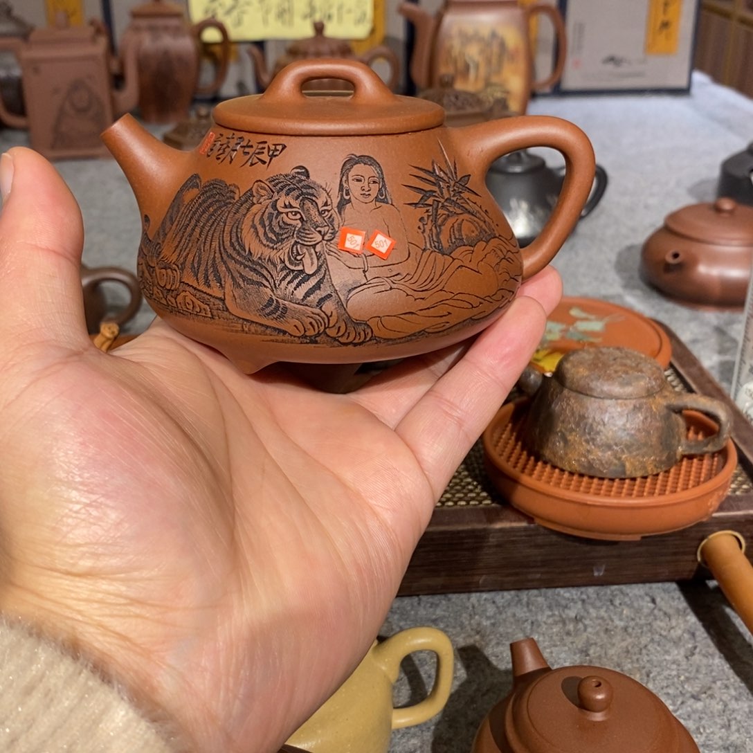 紫砂茶壶杨喜雨国工陶刻虎女