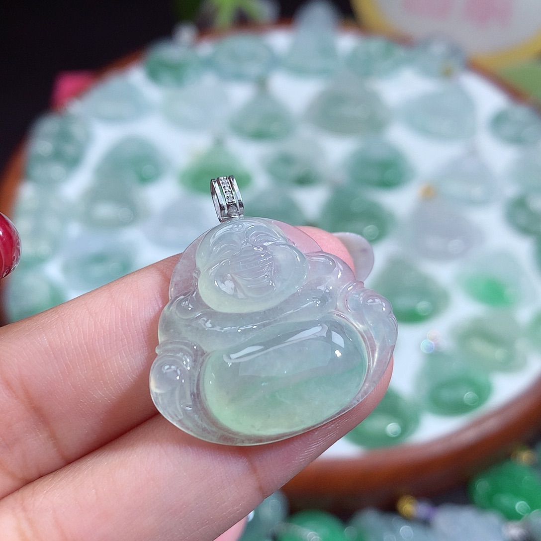 翡翠未镶嵌颈饰佛公