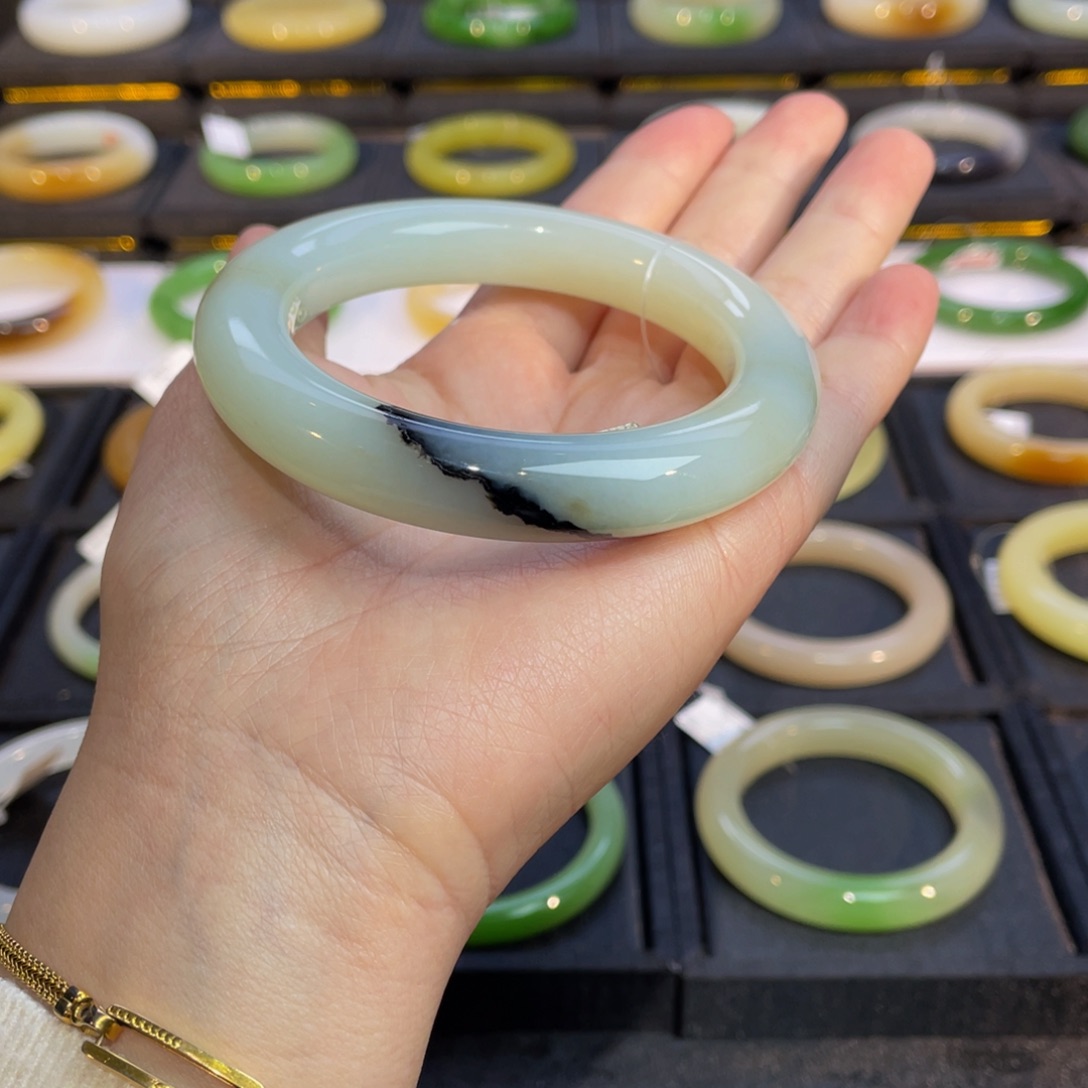 和田玉手镯未镶嵌v****n