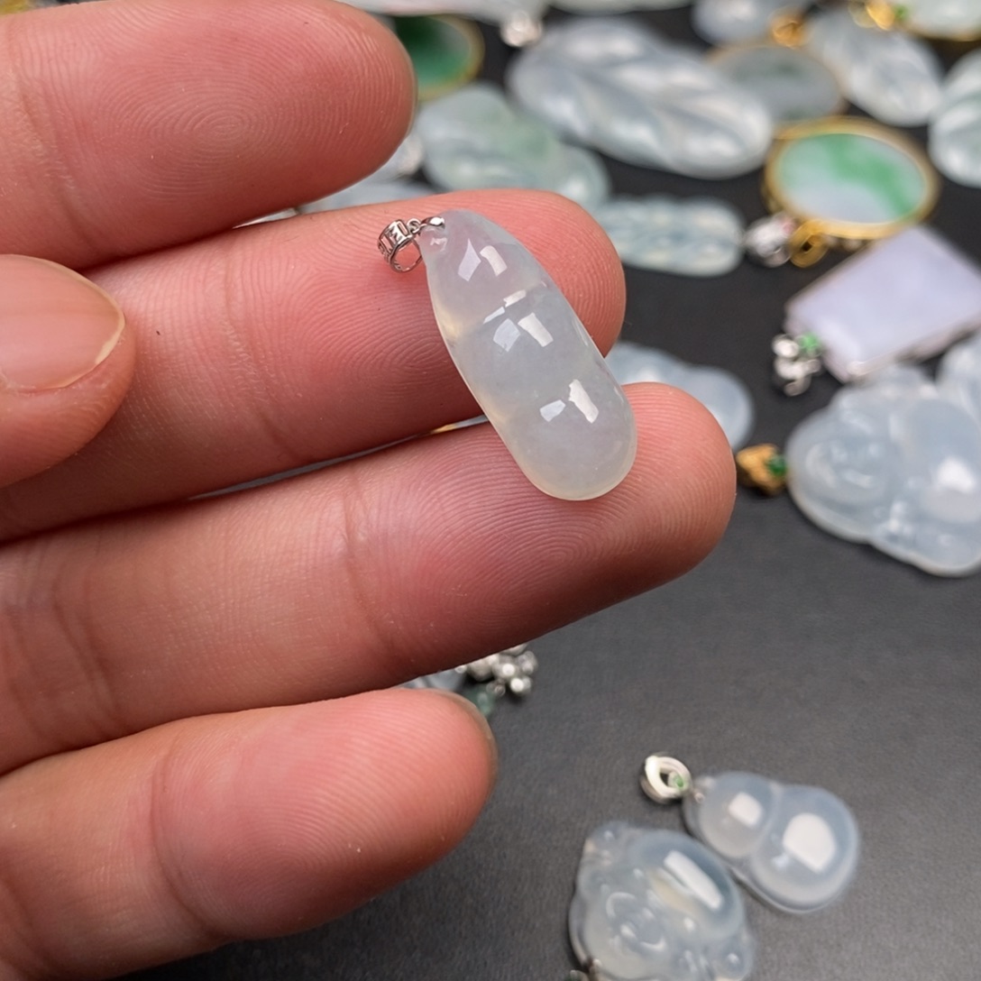 颈饰18K金镶嵌翡翠