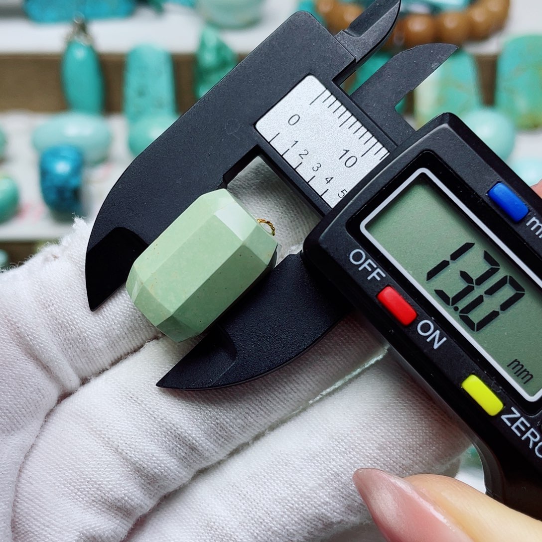 绿松石未镶嵌挂件