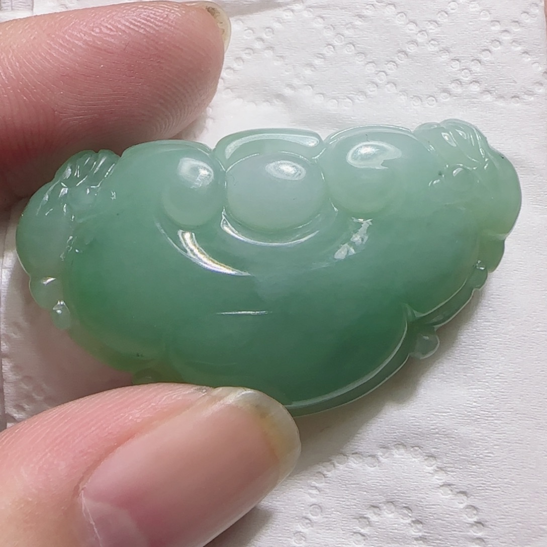 翡翠未镶嵌颈饰如意锁