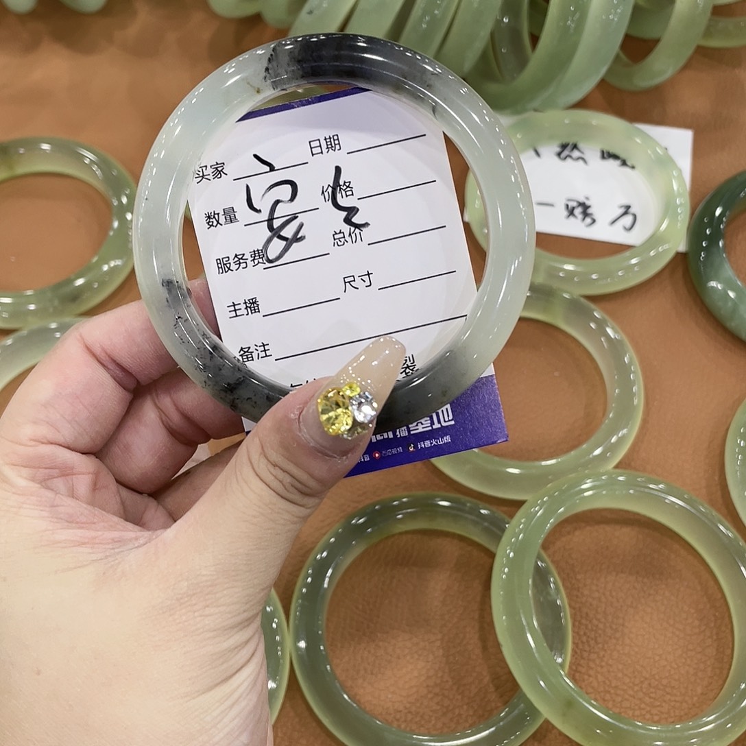 安****蛇纹石玉未镶嵌手镯