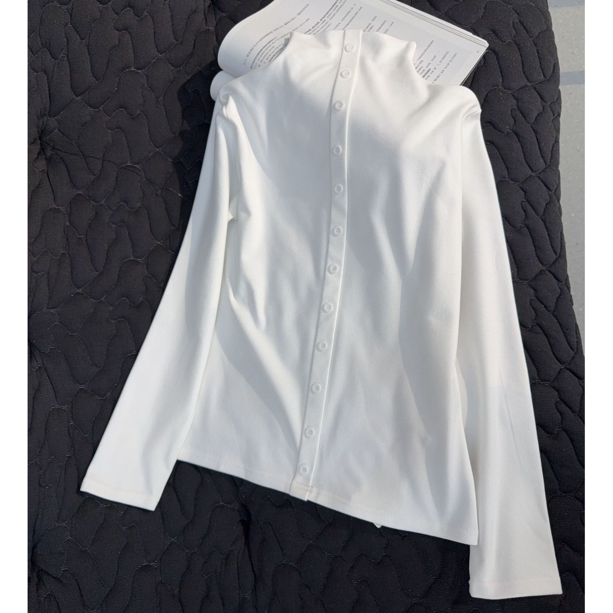 “暖意叠章”双面暖绒半高领排扣长袖！