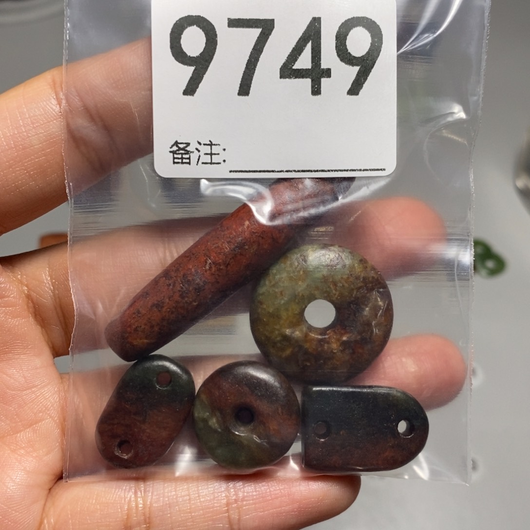 颈饰未镶嵌透闪石质玉t****g