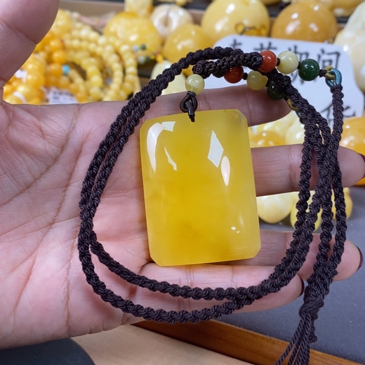 琥珀裸石未镶嵌牌子