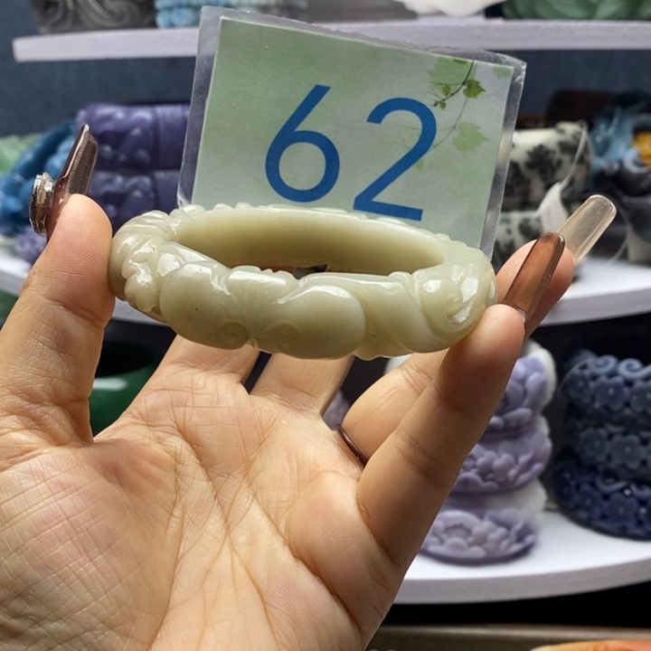 未镶嵌手镯石英岩玉