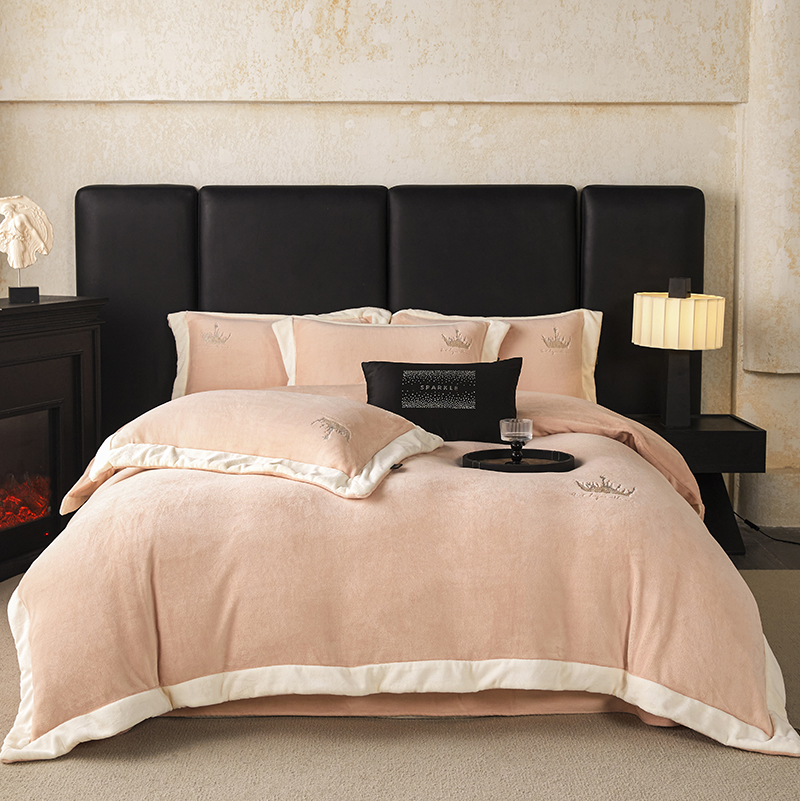 新款-温莎夫人牛奶绒四件套-高端轻奢四件套