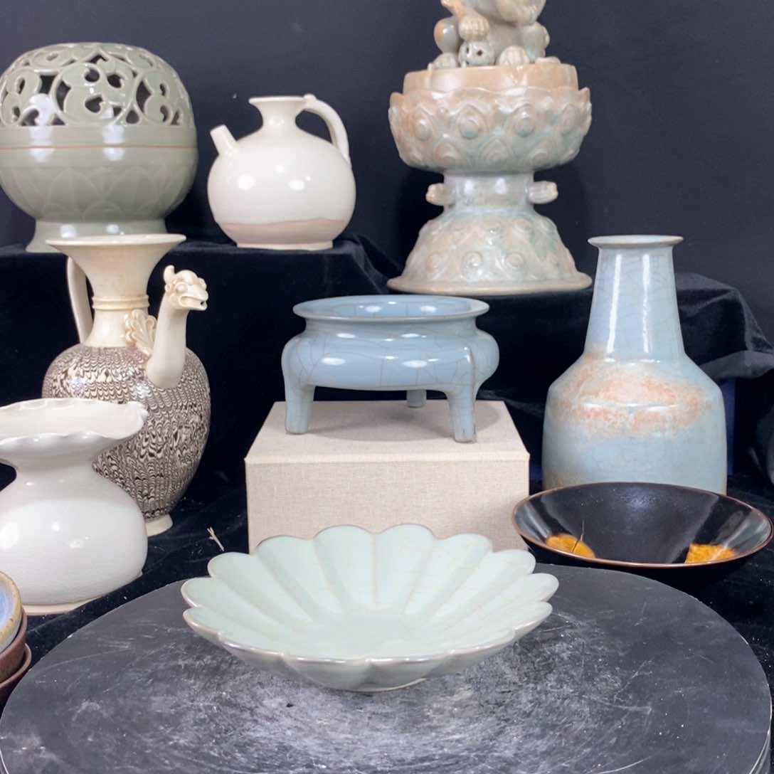 摆件官窑花瓣水洗