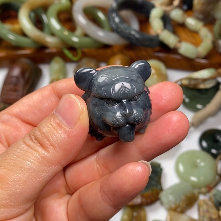 岫岩老玉（透闪石质玉）未镶嵌颈饰