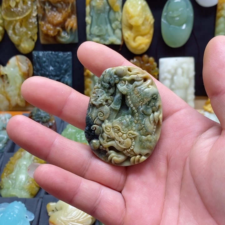 蛇纹石玉挂件未镶嵌