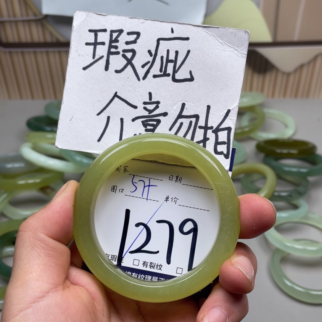 岫玉手镯手镯未镶嵌