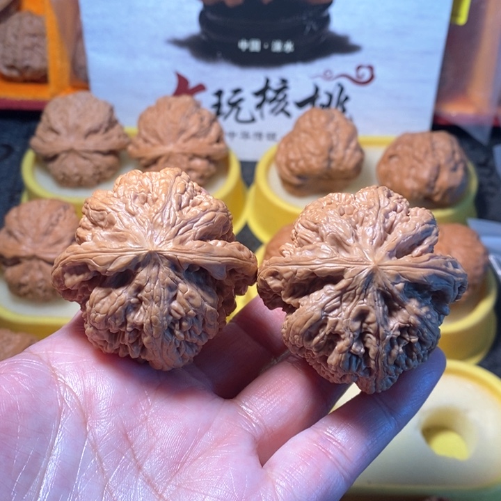 文玩核桃把件粗筋 47 48。58.2克