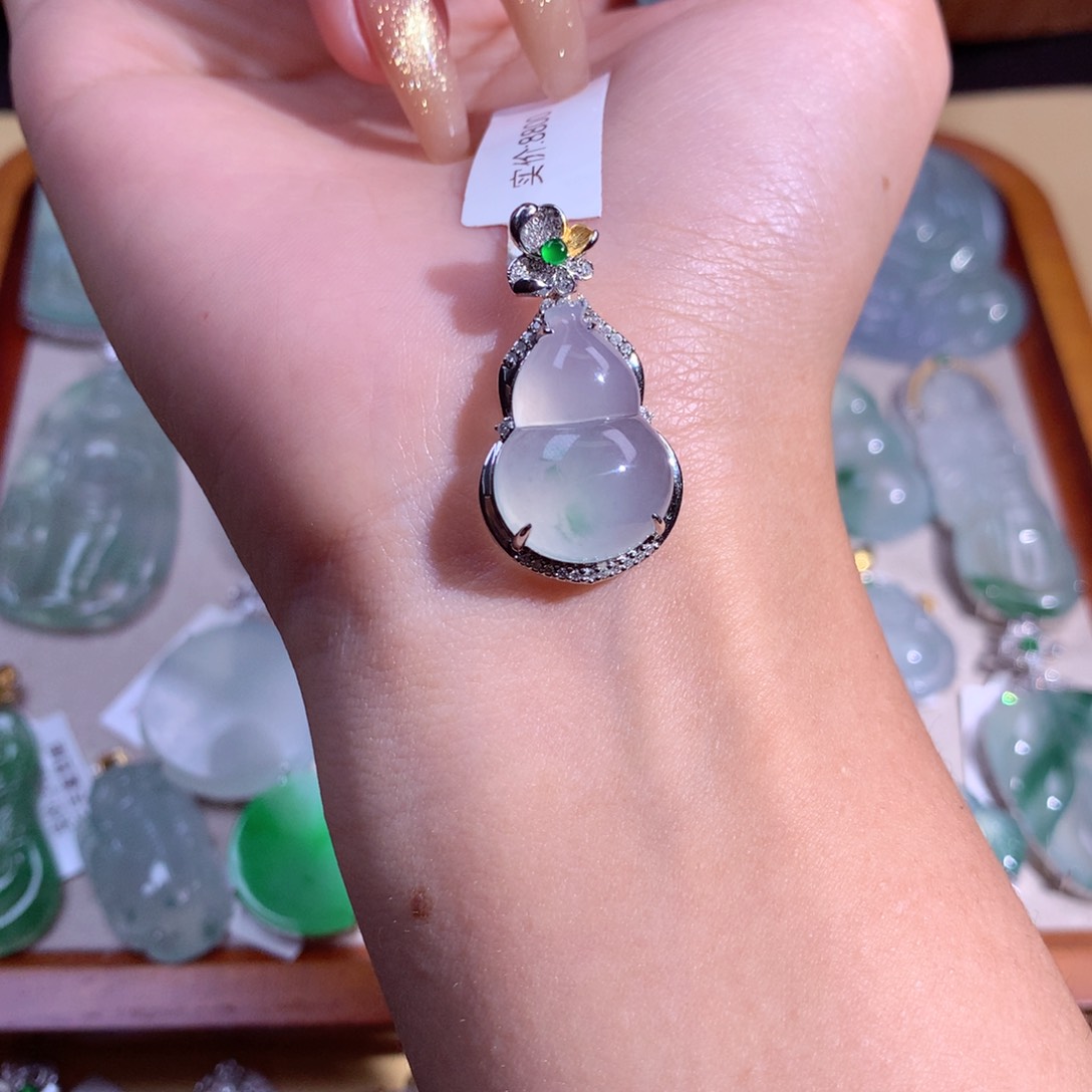 翡翠吊坠(不含链)18K金镶嵌