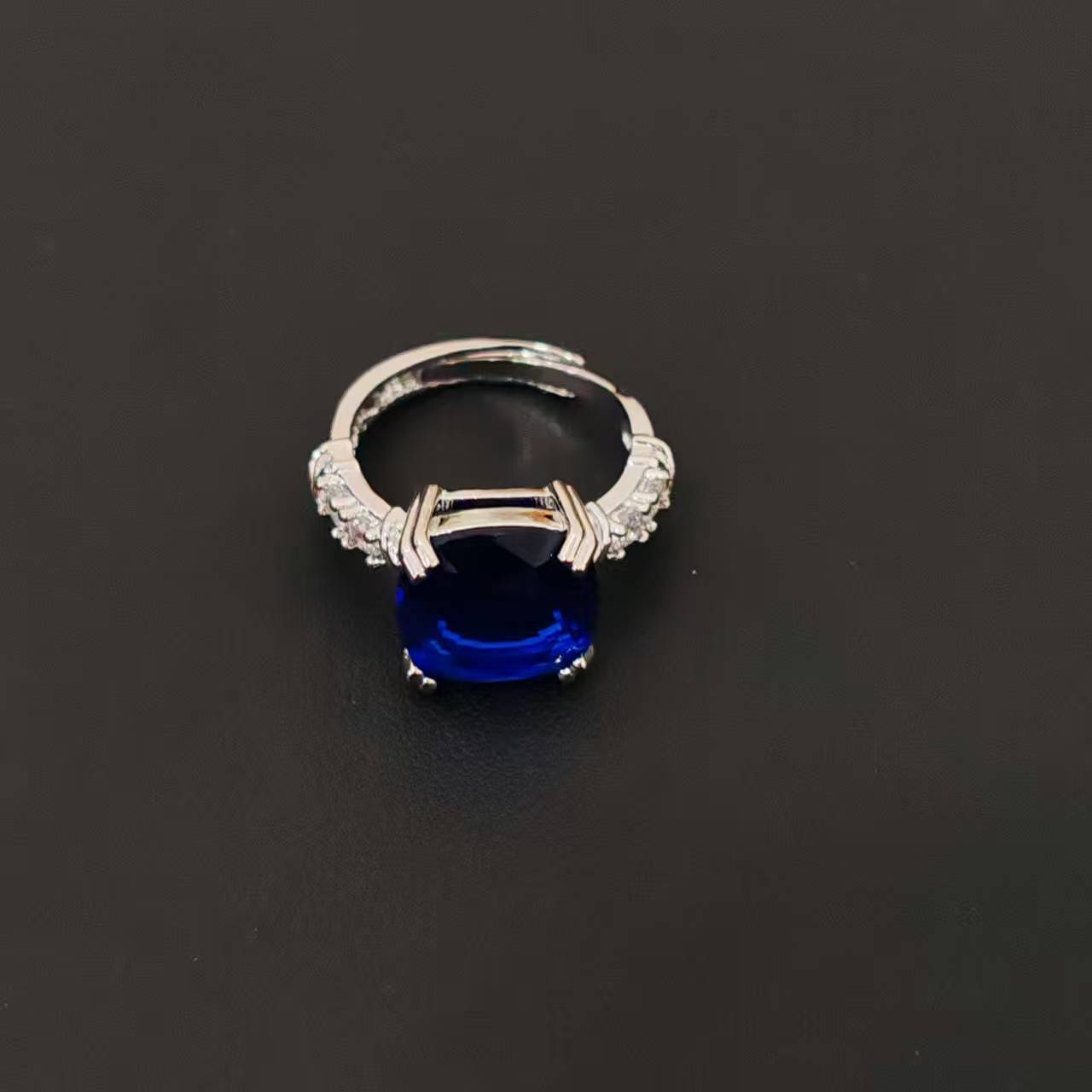 轻奢时尚气质精致精美戒指ZXB32916