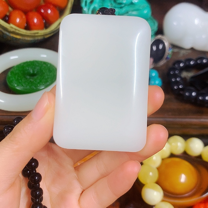 和田玉未镶嵌颈饰正能量的人都是有好脾气的人