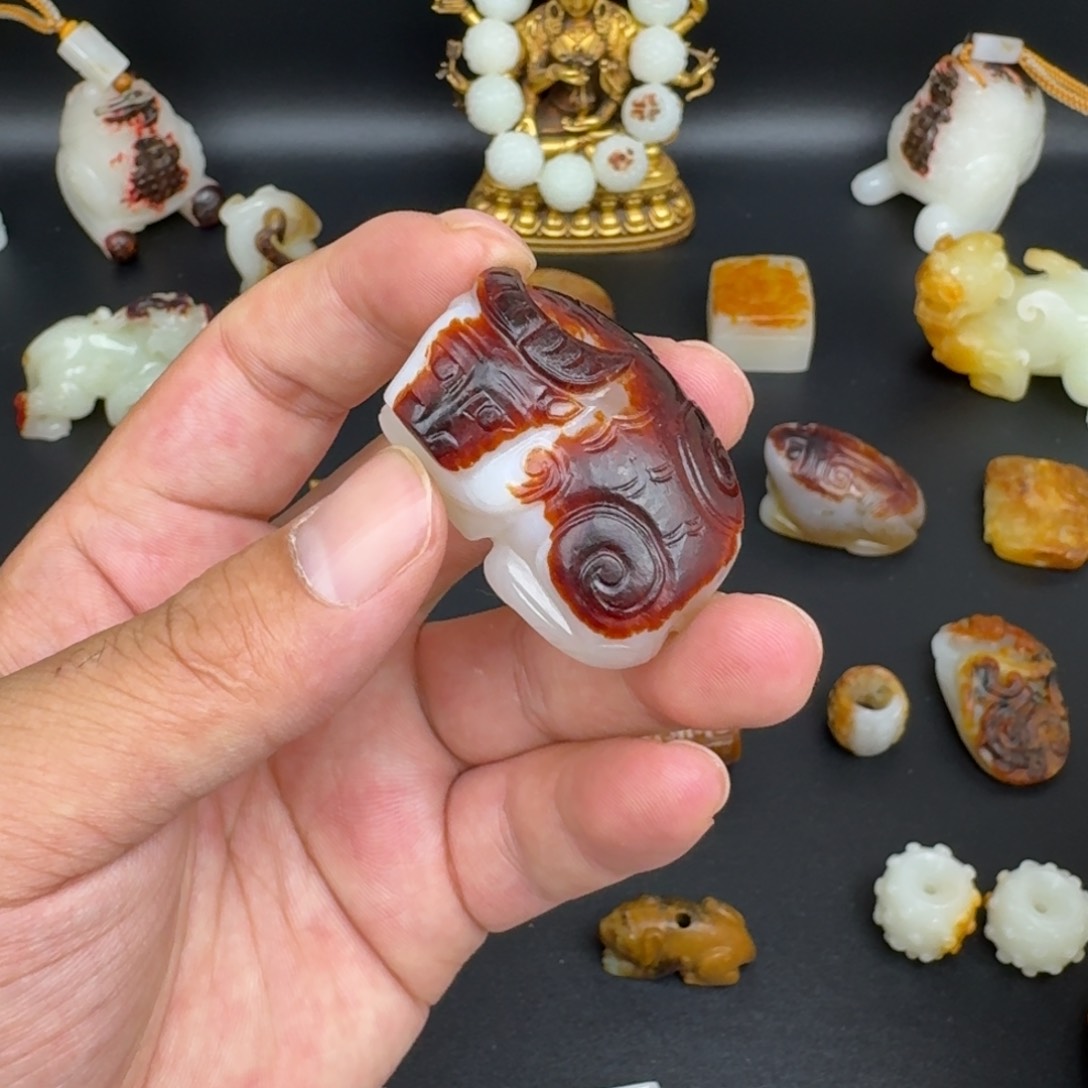 和田玉（糖玉）未镶嵌颈饰牛