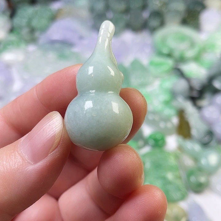 翡翠未镶嵌颈饰葫芦