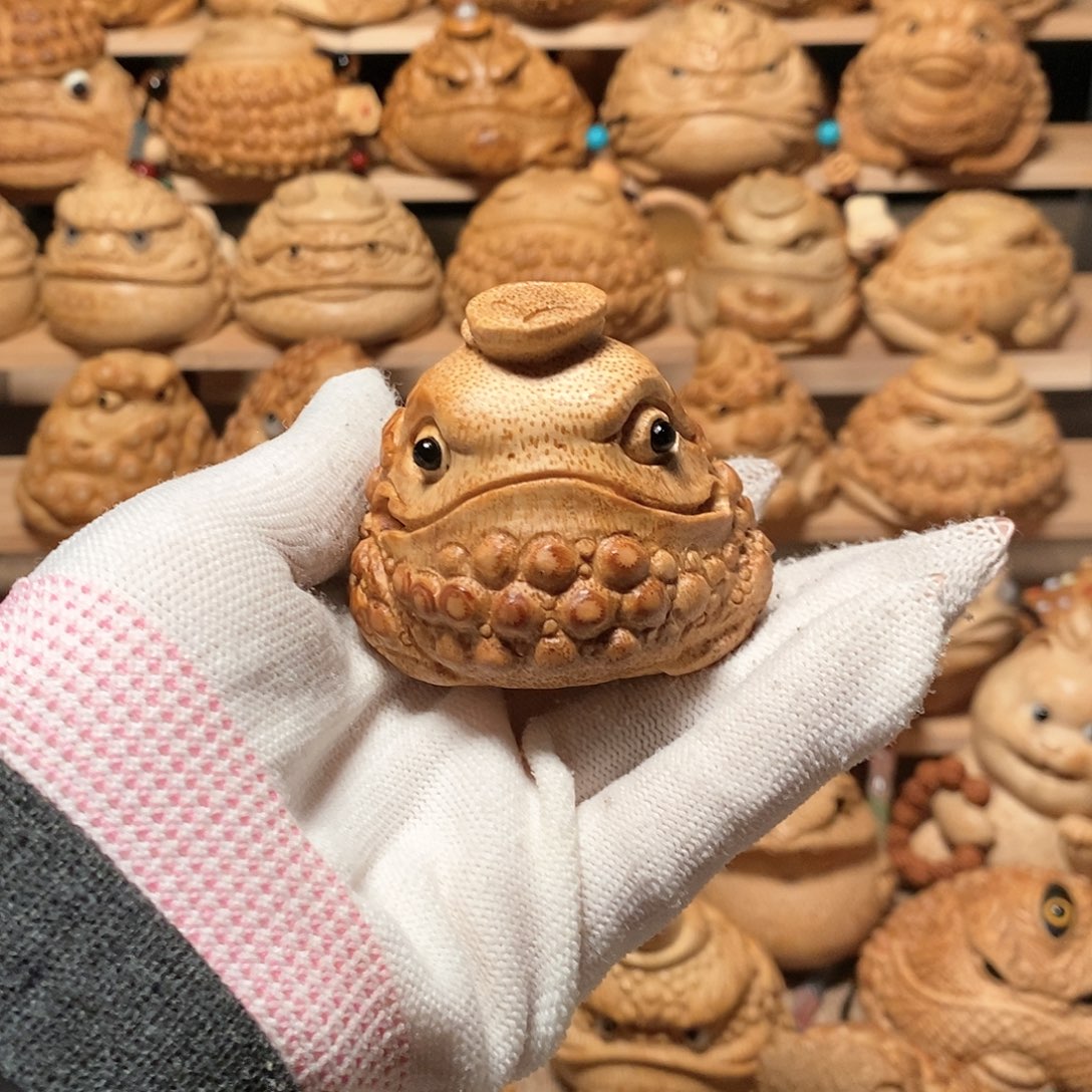 竹幕****任竹根雕金蟾竹根雕