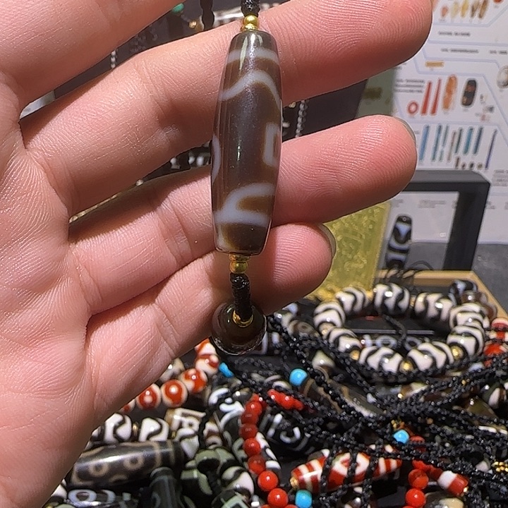 皮***丘玛瑙/玉髓未镶嵌颈饰