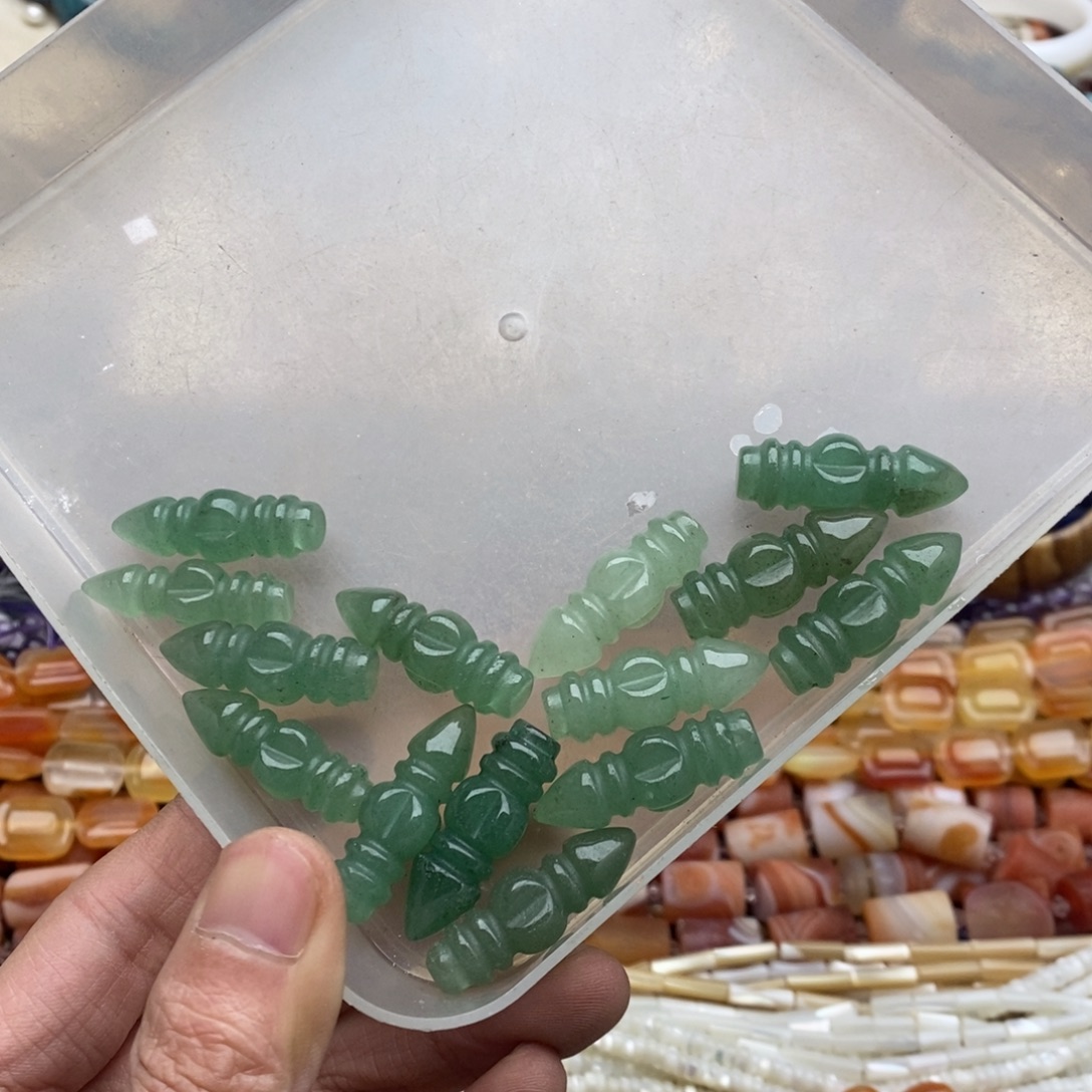 玛瑙/玉髓未镶嵌珠宝半成品六个10×20mm天然绿东岭玉金钢杵