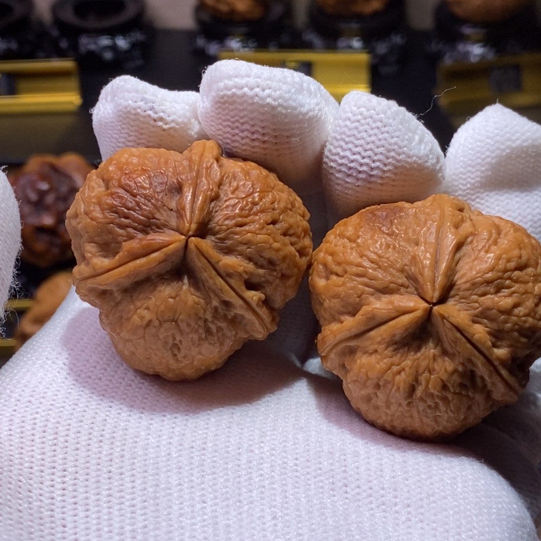 文玩核桃把件密纹三棱34尺