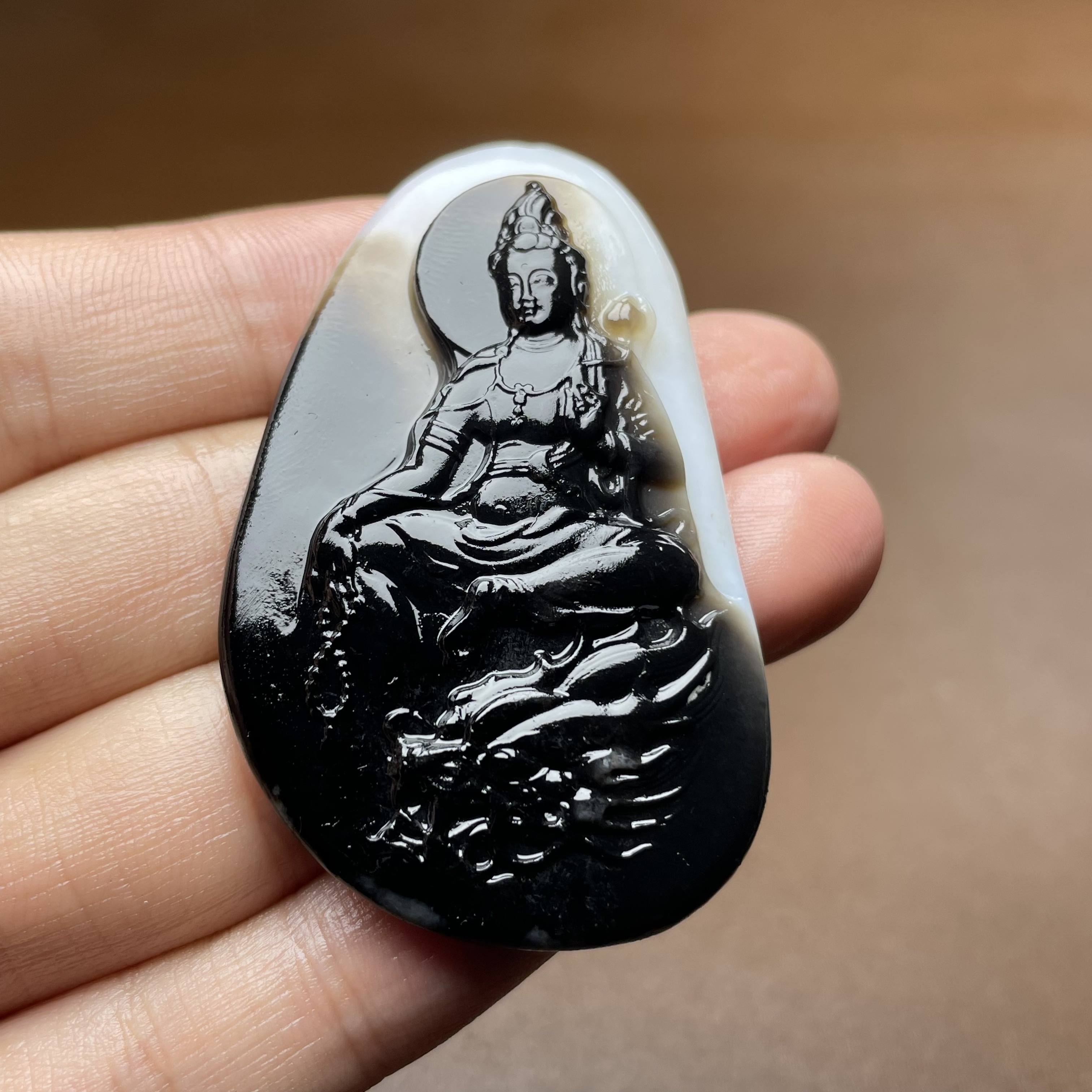和田玉吊坠挂件特色巧雕观音黑沁皮籽收藏 观音菩萨 精品