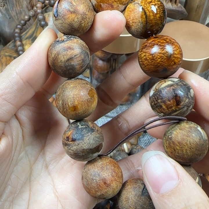 贡木把件瑕疵的龙