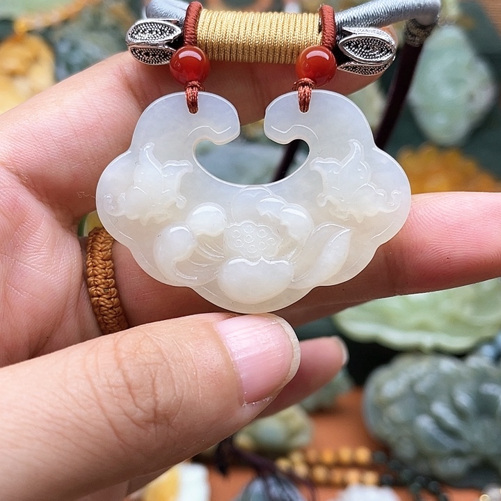 蛇纹石玉吊坠未镶嵌