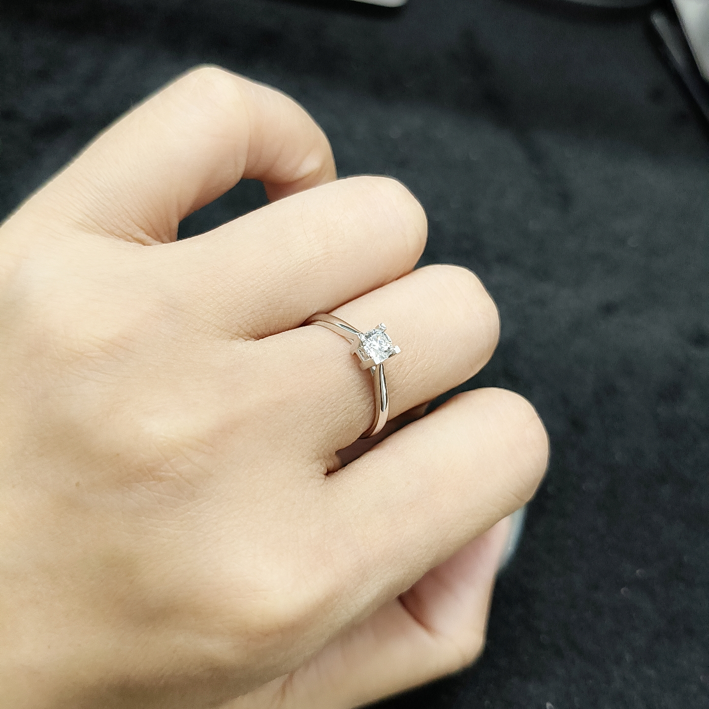 31分PT950铂金天然钻石戒指四爪设计款