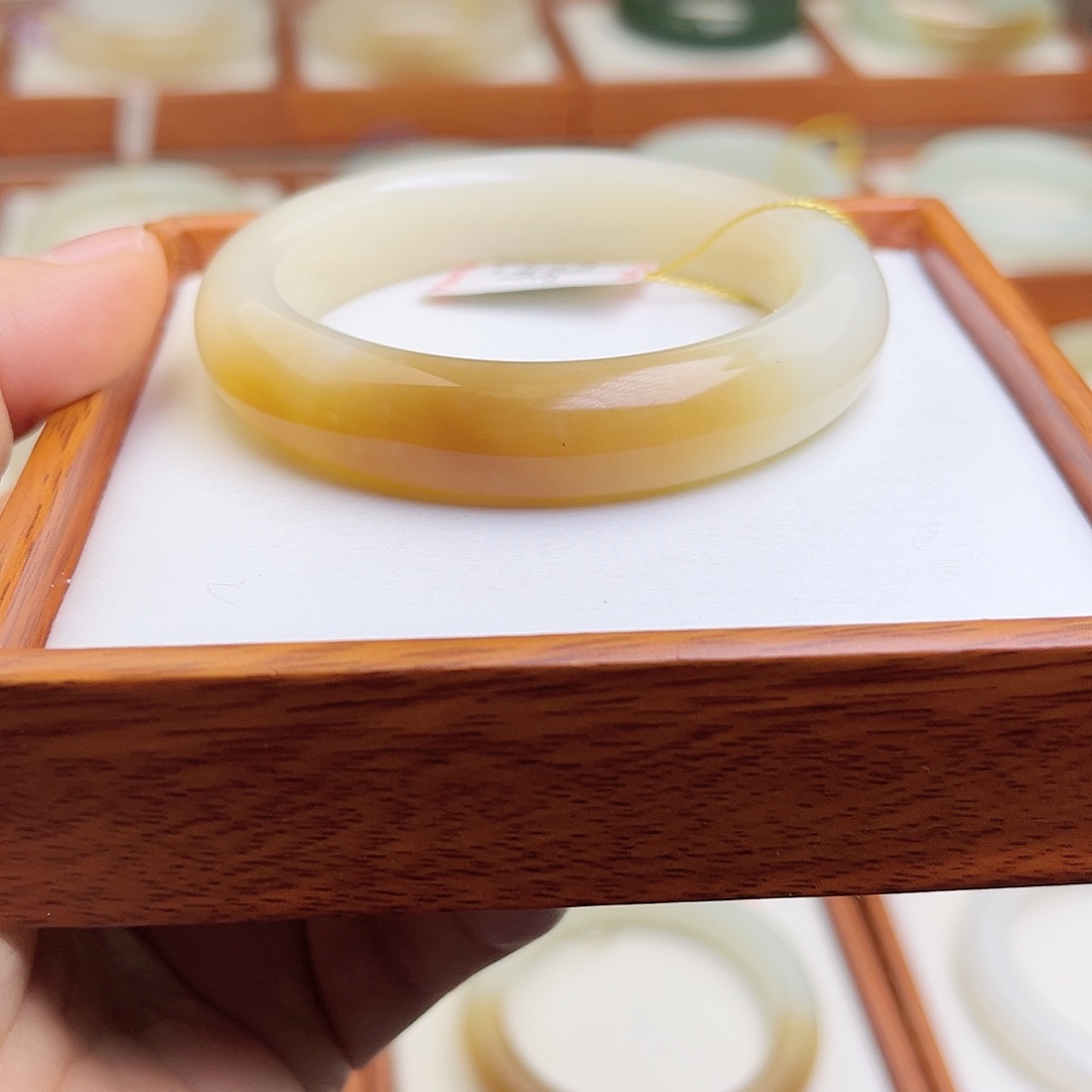 和田玉手镯未镶嵌52