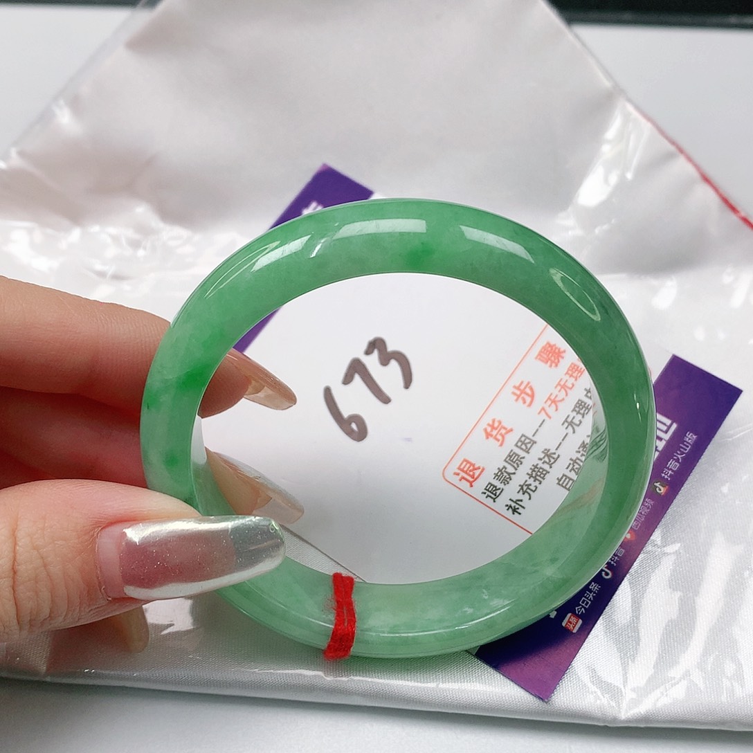 翡翠手镯未镶嵌翡翠手镯