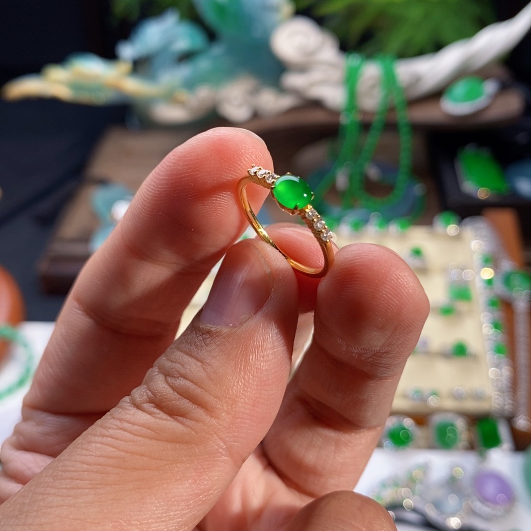 翡翠戒指18K金镶嵌高冰阳绿小戒指