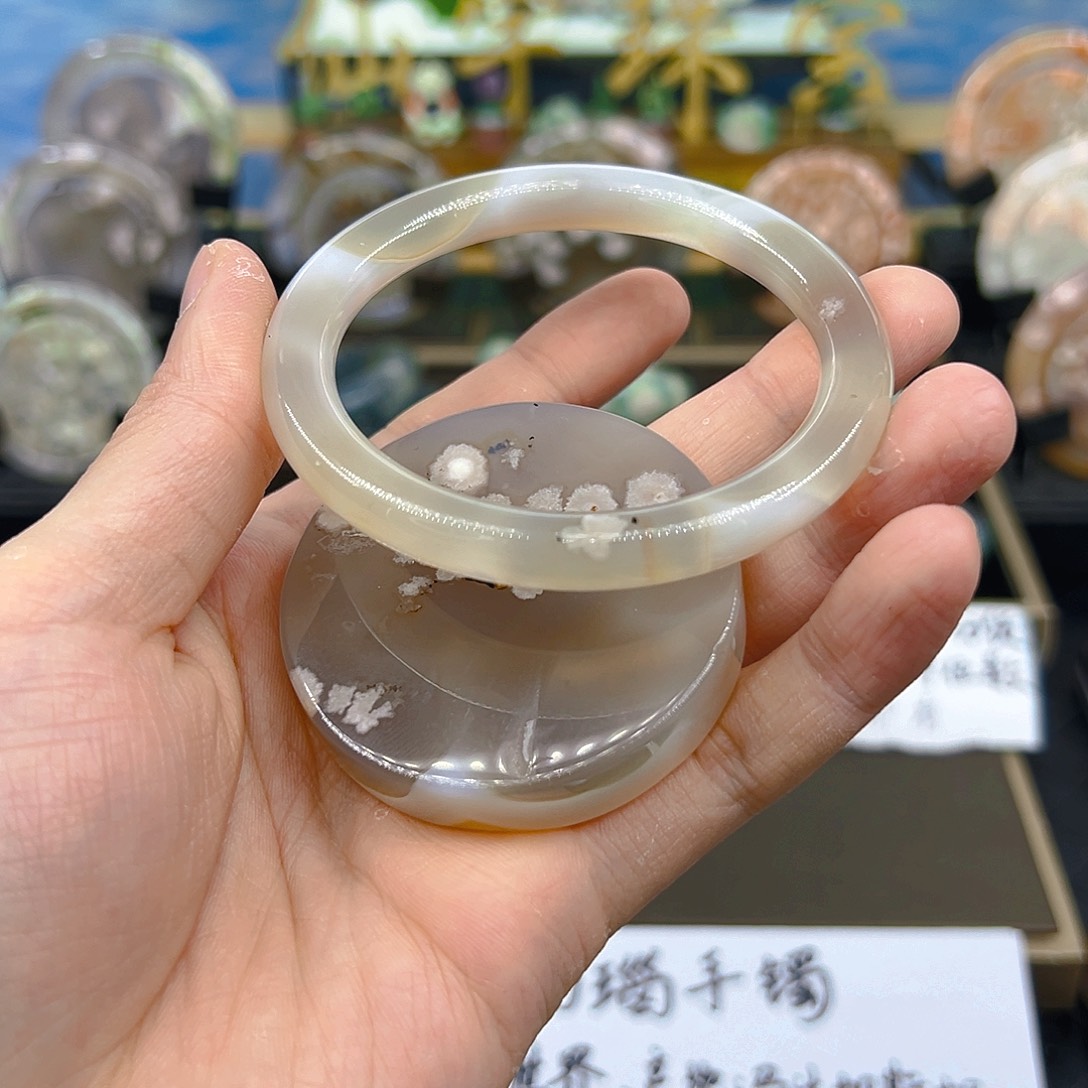 石英质玉手镯未镶嵌