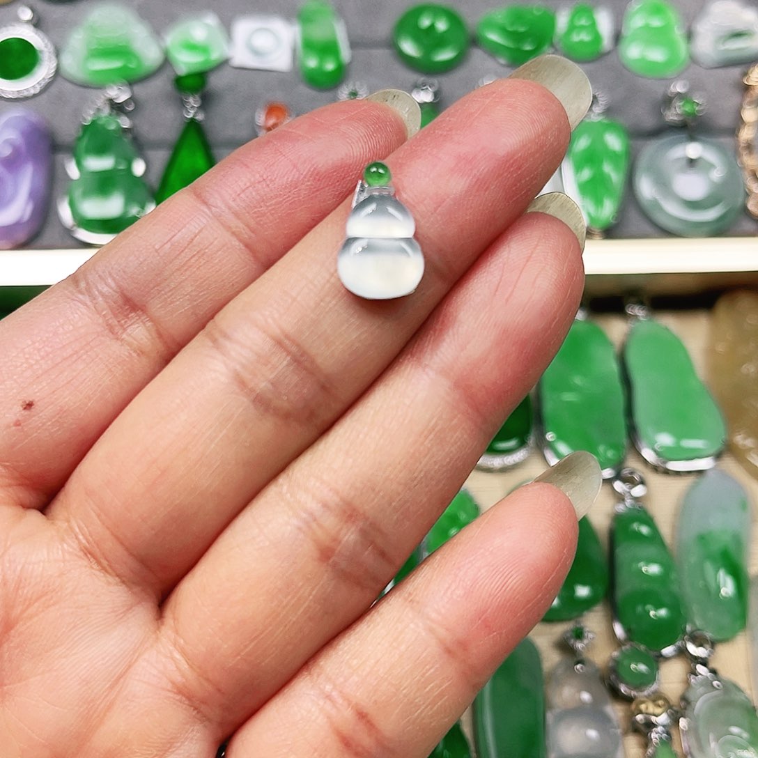 翡翠颈饰未镶嵌裸石