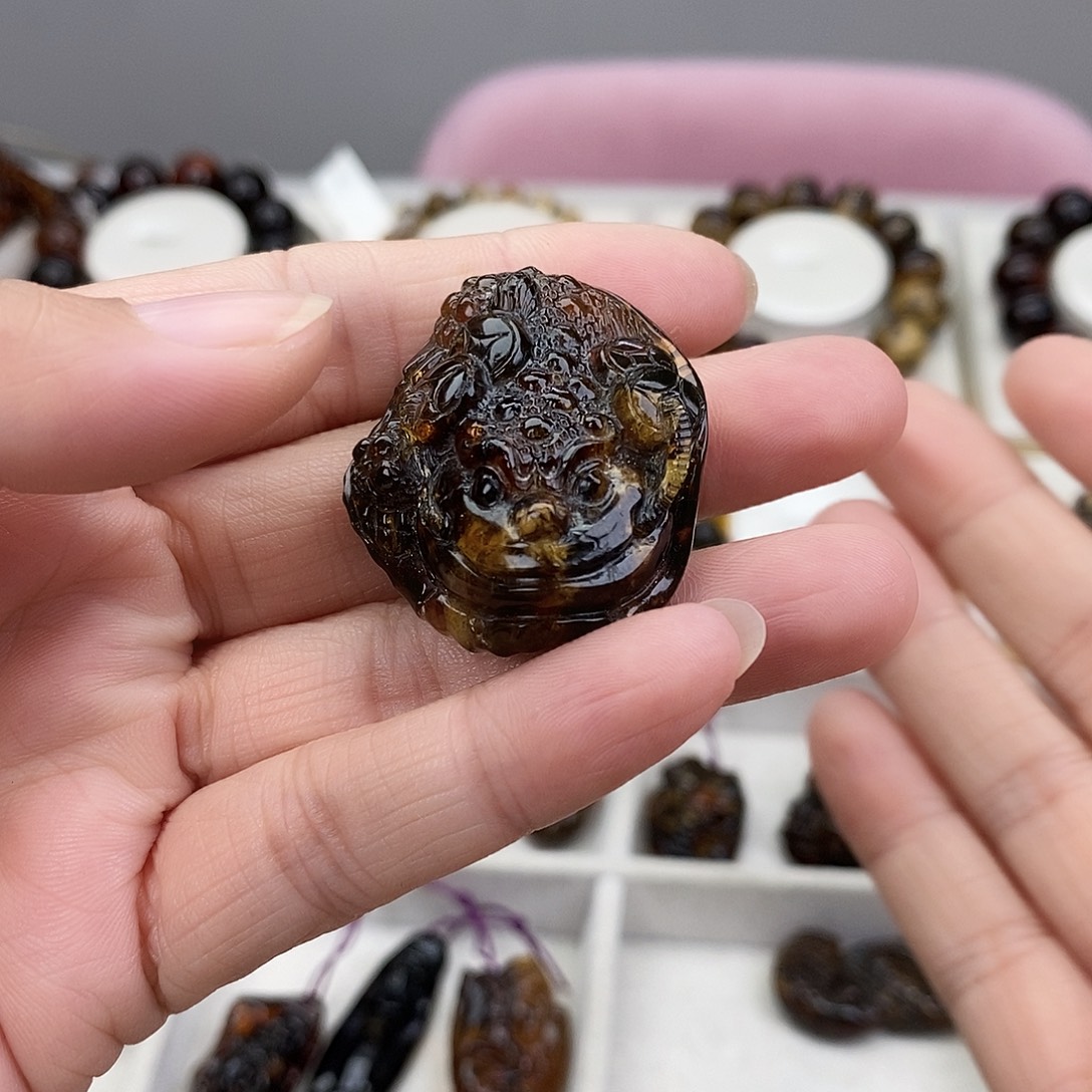 琥珀未镶嵌裸石琥珀