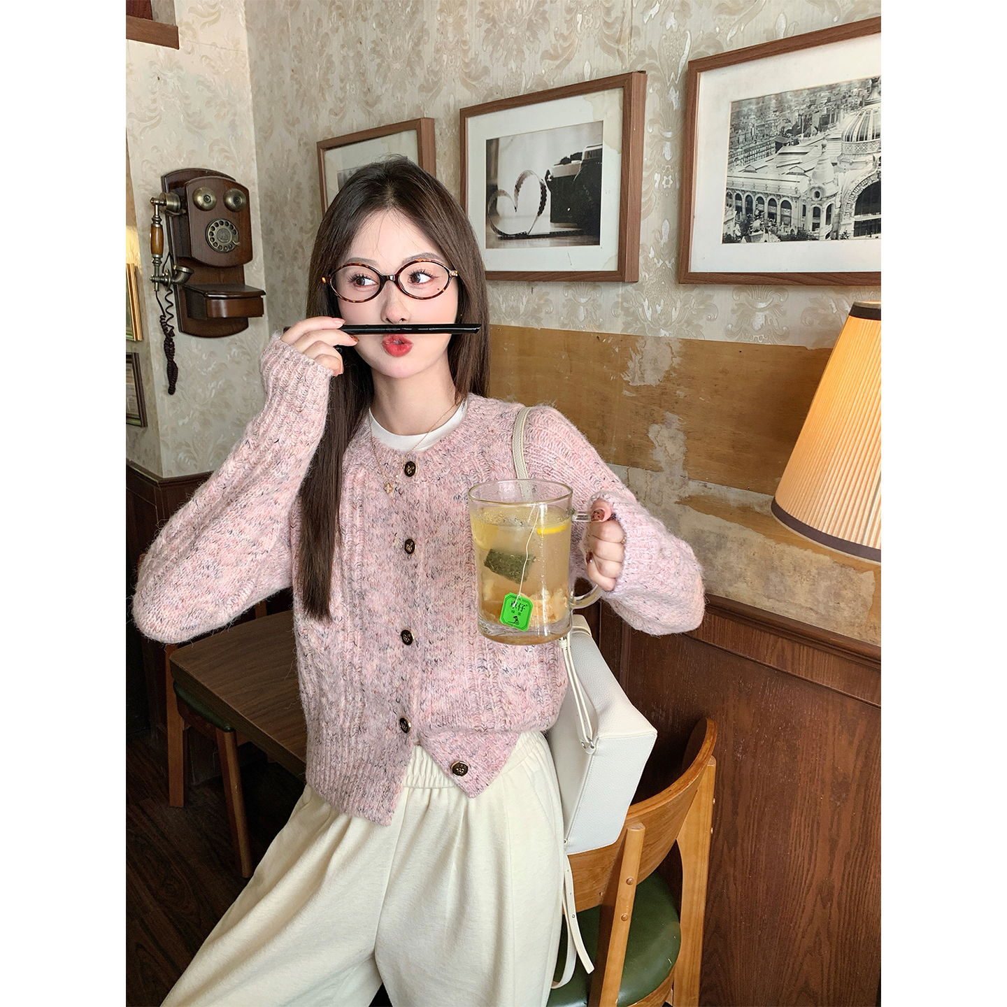 曾小咸 韩系早秋粉色短款毛衣Z244MP3528