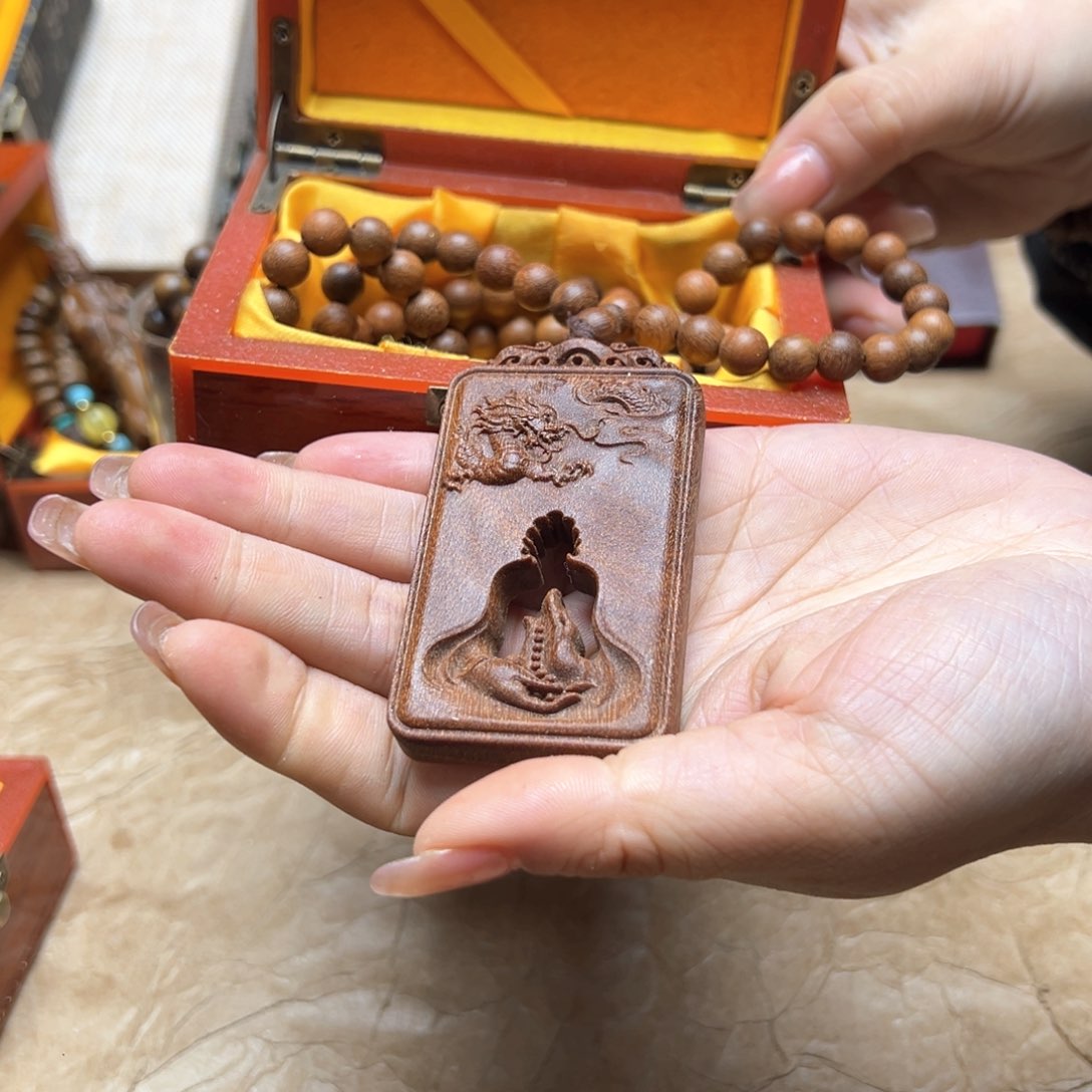 大叶紫檀（黑酸枝木类）