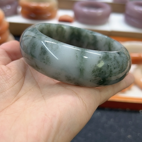 3***3石英岩玉未镶嵌手镯