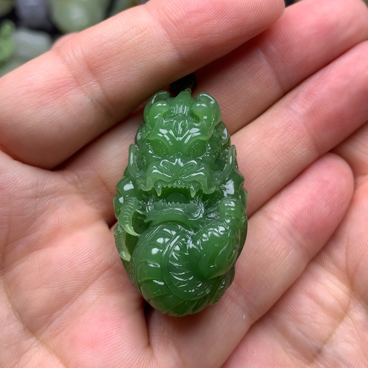 大***宙和田玉（碧玉）未镶嵌颈饰