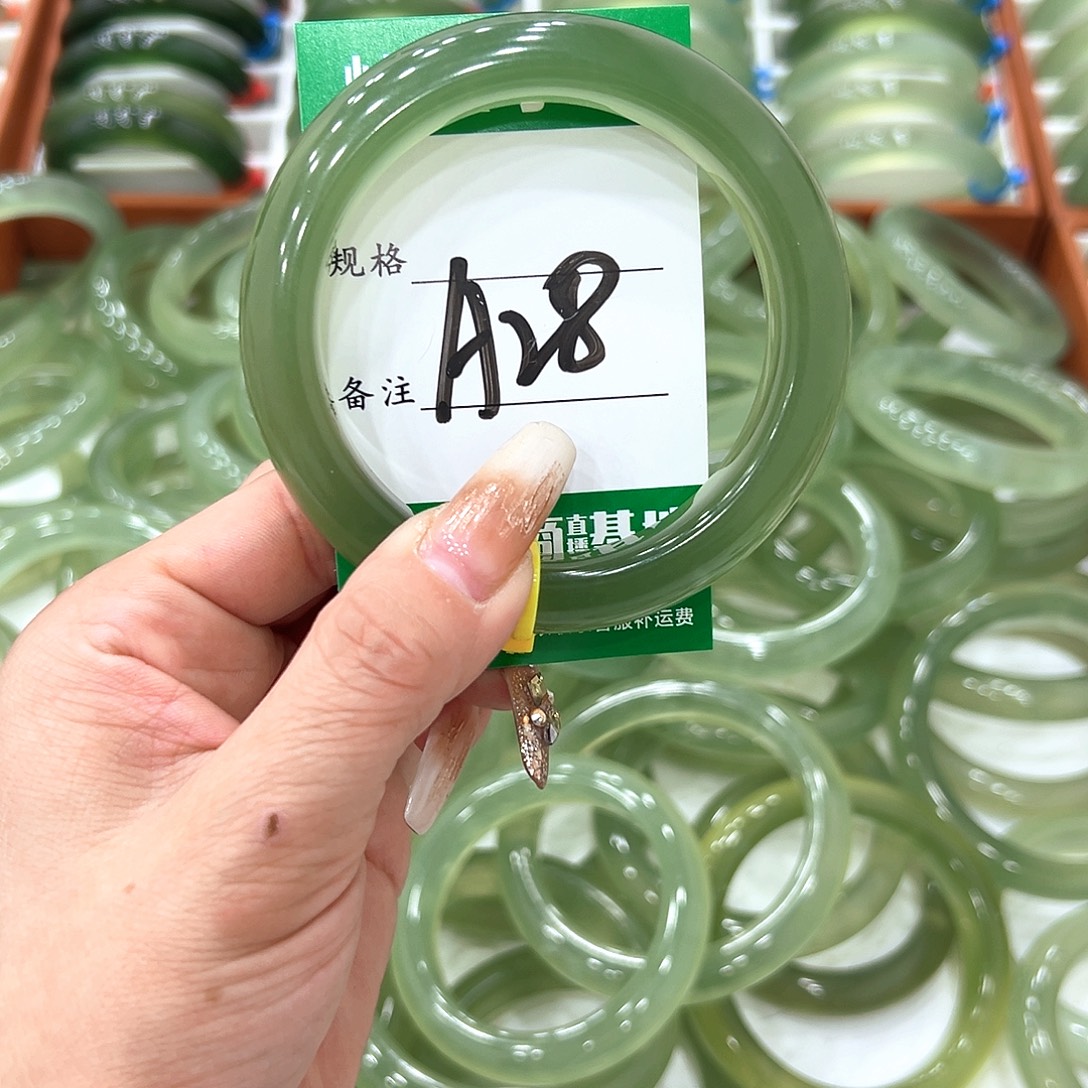 夏***跳蛇纹石玉未镶嵌手镯