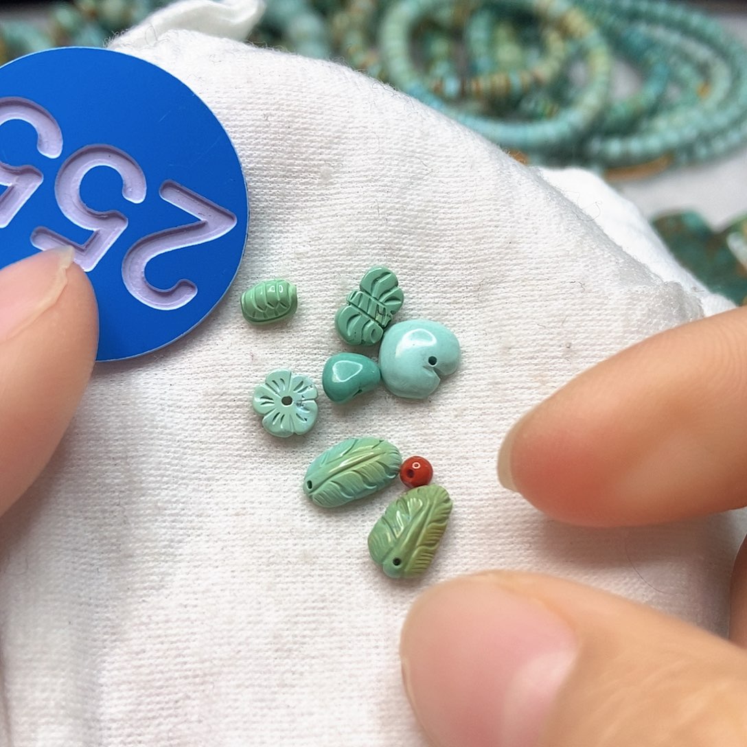南红玛瑙未镶嵌珠宝奇石