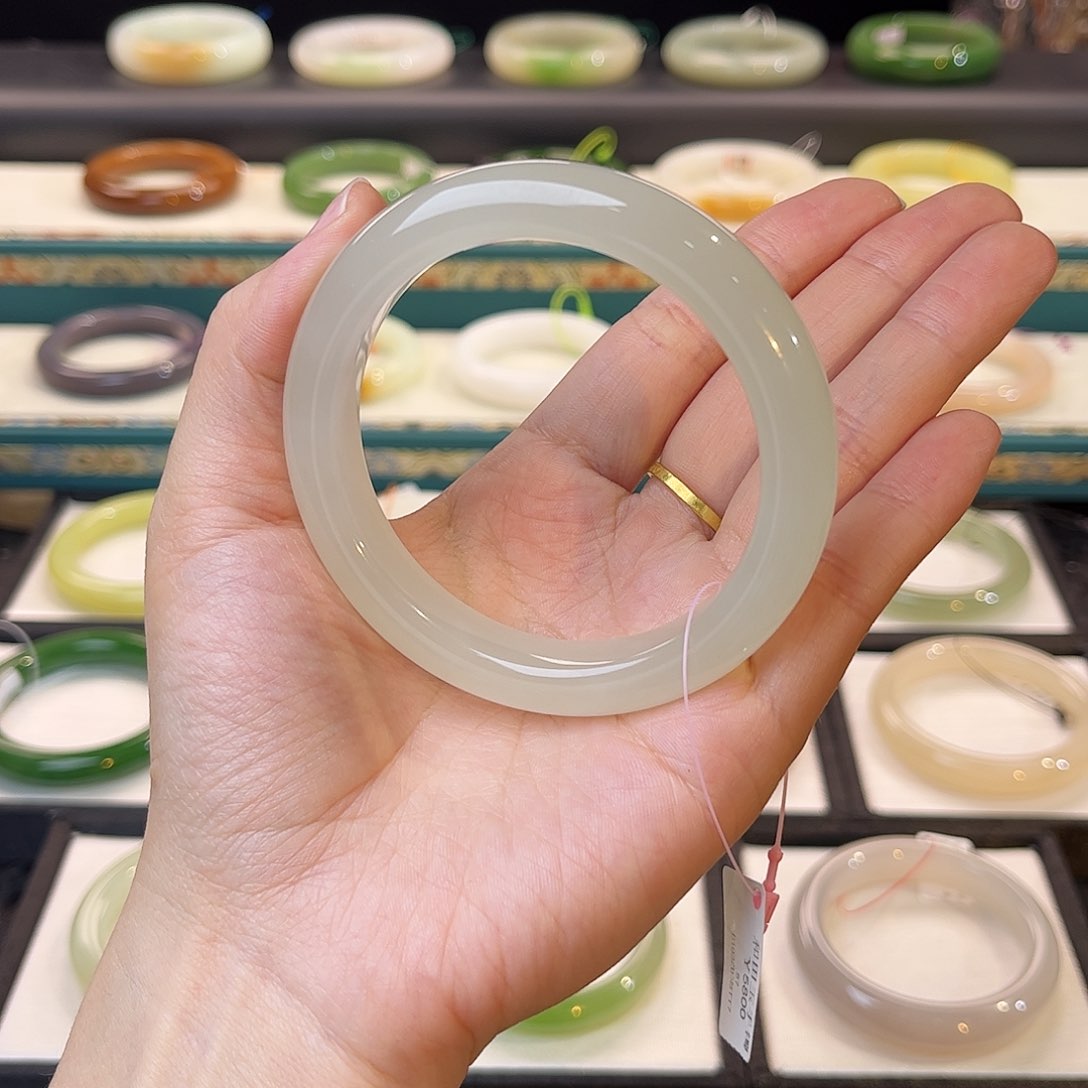 和田玉手镯未镶嵌 高冰 白晴