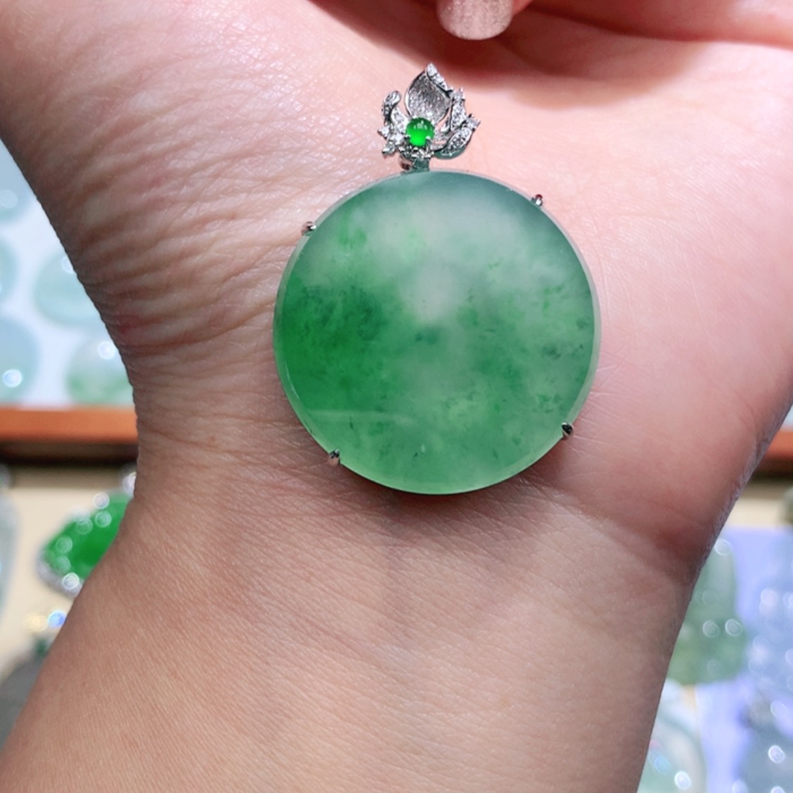 【闪购商品】翡翠颈饰18K金镶嵌圆牌