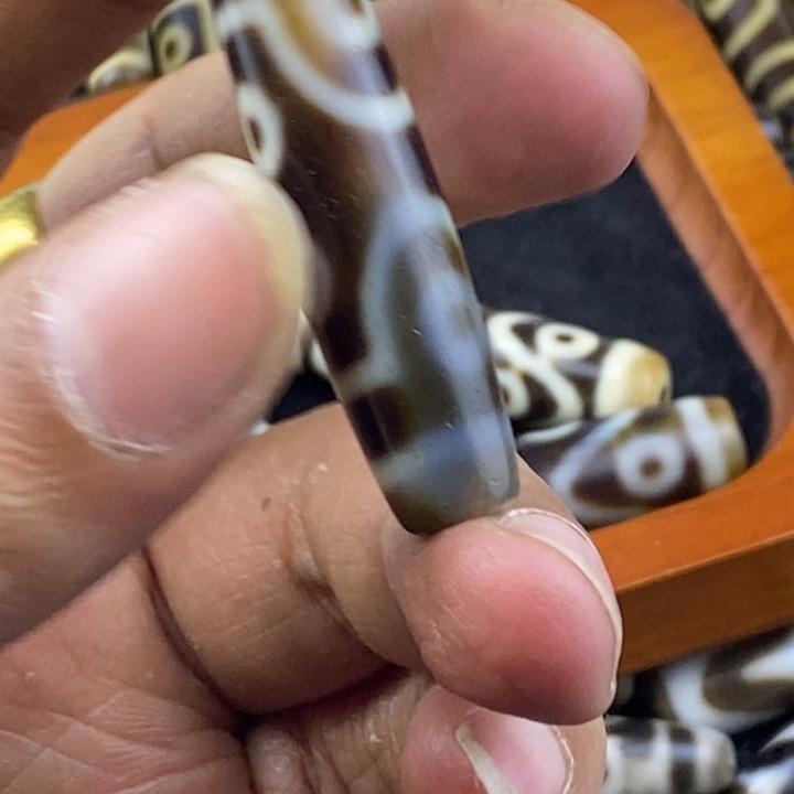 博***斋只买单纯的吊坠，没带链子，属的性质。