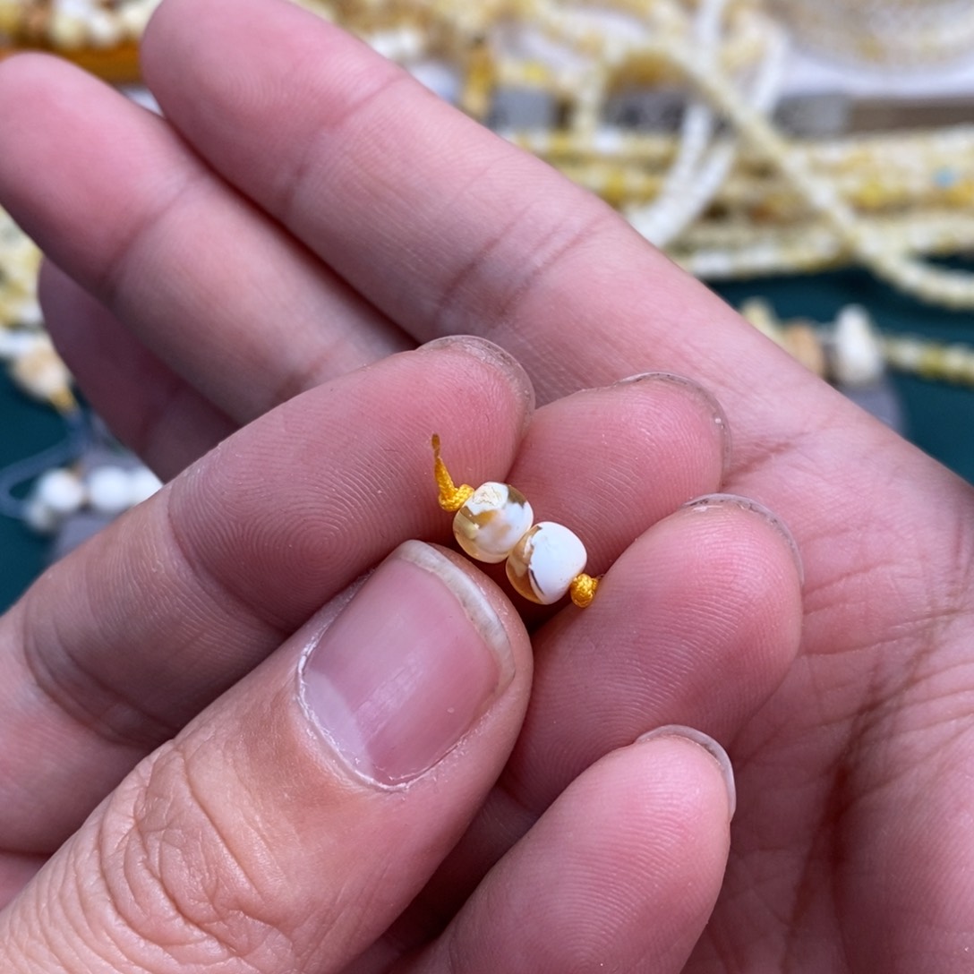 未镶嵌琥珀裸石阿**.6mm金漆白
