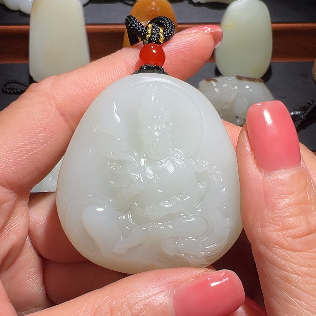 厚***物和田玉未镶嵌颈饰